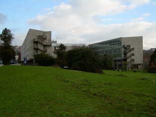 Facultade de Filoloxía da USC / Wikipedia: Sobreira