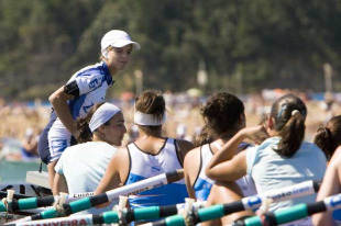 A tripulación está formada por remeiras de Sanmertolaméu, Cabo de Cruz e Chapela