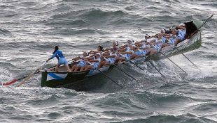 O equipo remando na Concha / Imaxe: eitb24