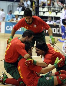 Os portugueses celebrando a vitoria fronte a Francia