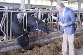 Manuel Vázquez, visitando unha explotación en Lalín