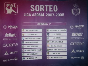 Panel cos sorteos da primeira xornada da Liga Asobal